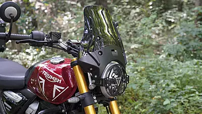 Carbon Racing "WANDERER" Premium Touring Windshield for Triumph Speed 400 / Scrambler 400 X Carbon Racing "WANDERER" Premium Touring Windshield for Triumph Speed 400 / Scrambler 400 X