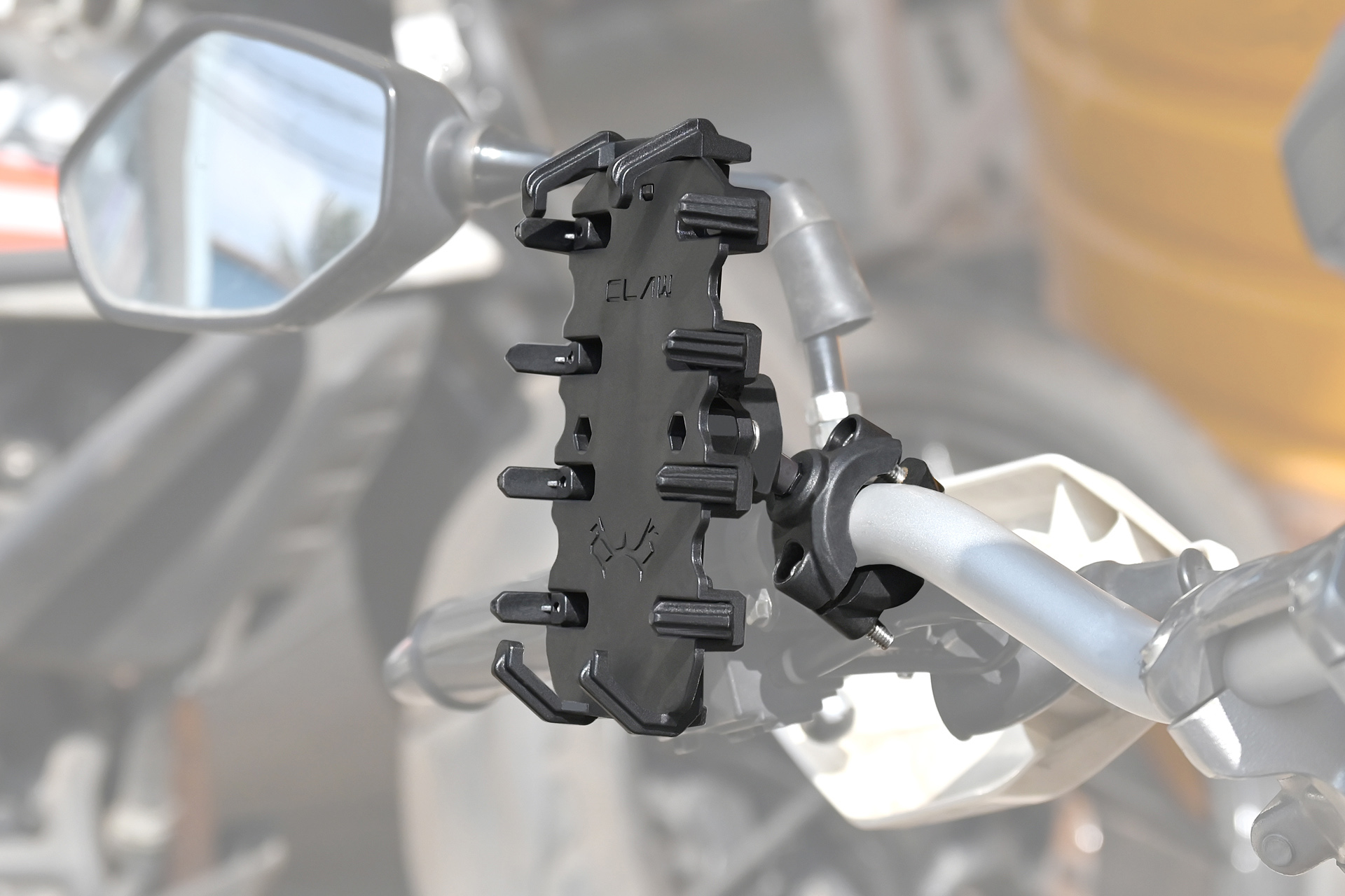 Robust Claw Motrbike Handlebar Mount & TiGRA Neo Case for iPhone XR (sku 47913)